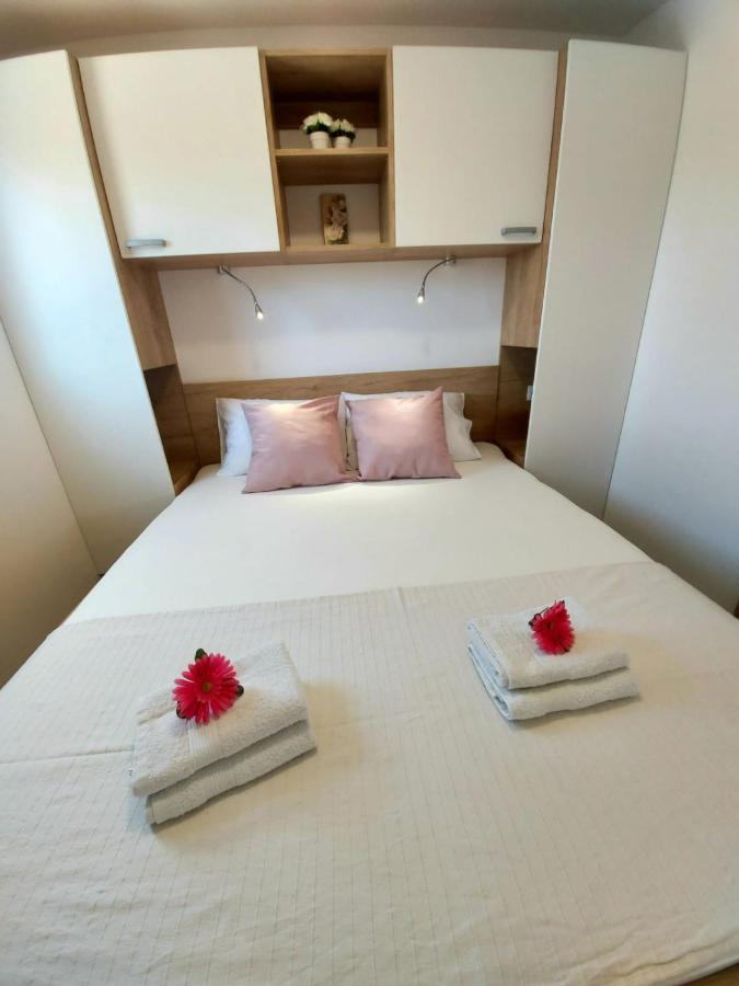 Mobile Homes Charly Tisno Luaran gambar