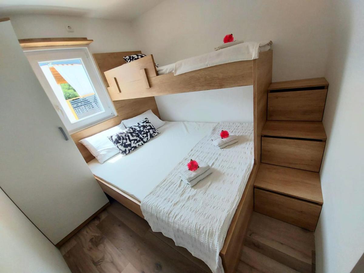 Mobile Homes Charly Tisno Luaran gambar