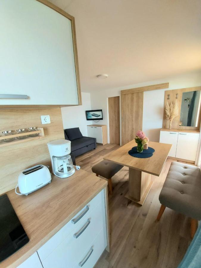 Mobile Homes Charly Tisno Luaran gambar