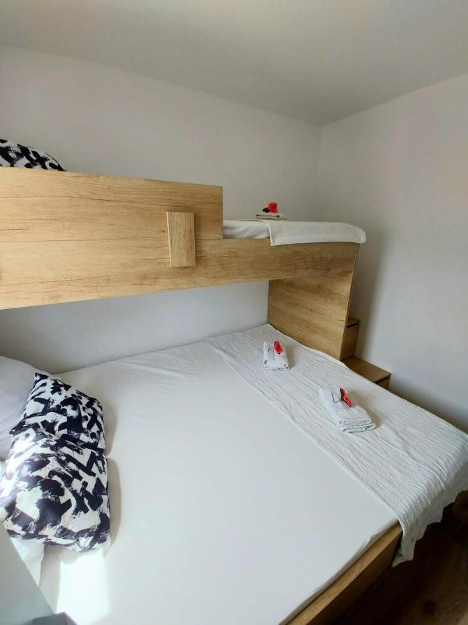 Mobile Homes Charly Tisno Luaran gambar