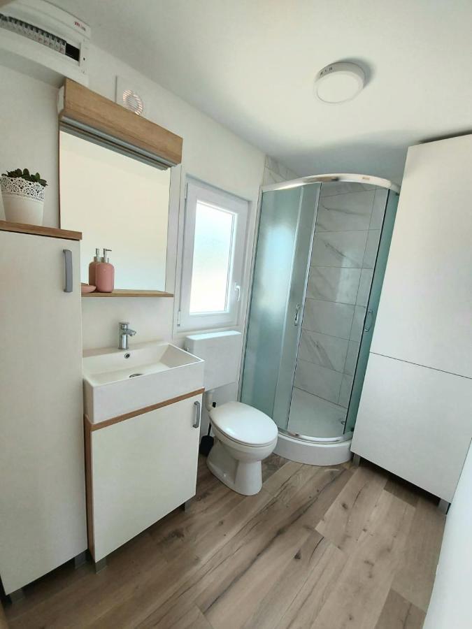 Mobile Homes Charly Tisno Luaran gambar