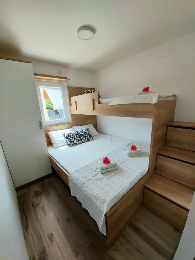 Mobile Homes Charly Tisno Luaran gambar